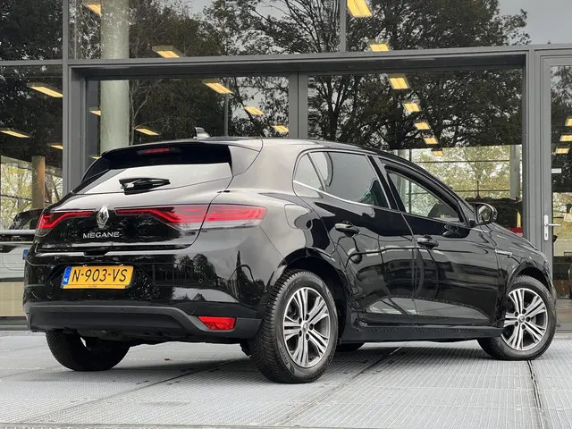Renault Mégane 1.3 TCe 140 EDC Intens 2022 Benzine 2