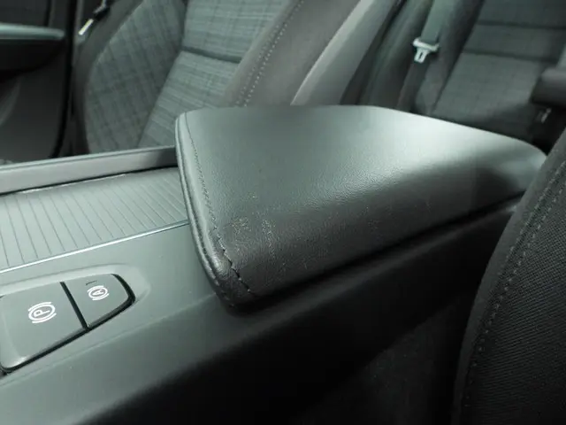 Volvo V60 2.0 B3 Essential Edition 2024 Benzine 25