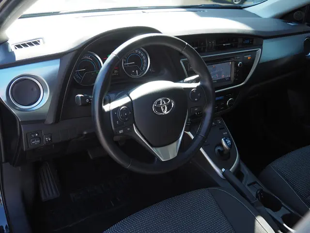 Toyota Auris 1.8 Hybrid Aspiration 2013 Hybride Benzine 12