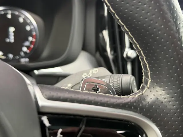 Volvo XC60 2.0 T6 AWD R-Design 2018 Benzine 34