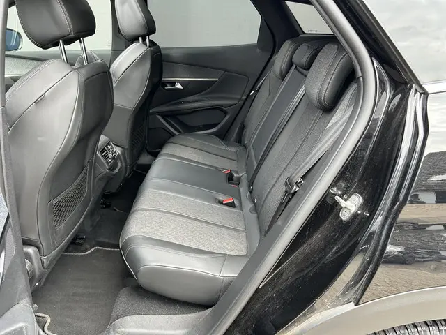 Peugeot 3008 1.2 Turbo 130 PK GT Line 2019 Benzine 31