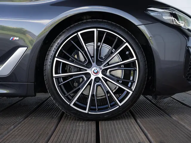 BMW 5 Serie Touring 540i xDrive 2022 Benzine 6