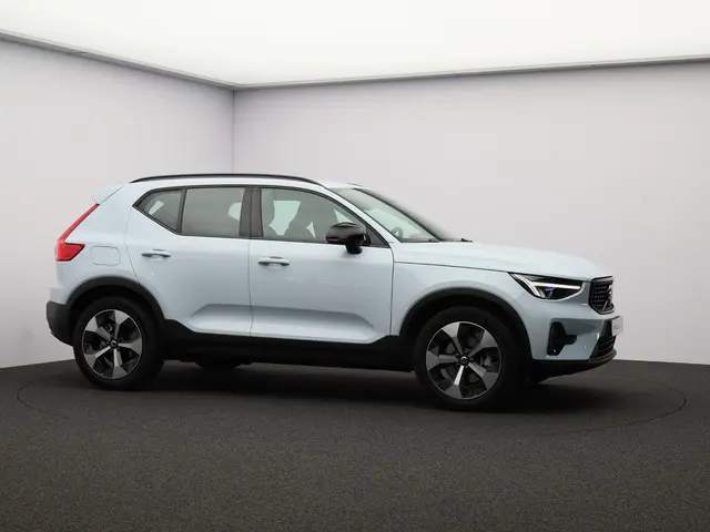 Volvo XC40 2.0 B4 Plus Dark 2025 Benzine 32