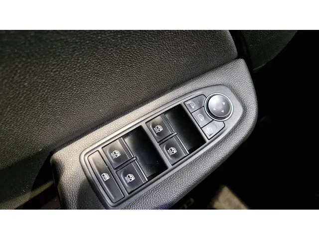 Mitsubishi Colt 1.0T MT Instyle 2024 Benzine 24