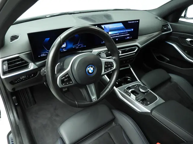 BMW 3 Serie Sedan 320e 2024 Hybride Benzine 6