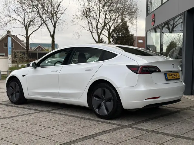Tesla Model 3 Range Plus 2020 Elektrisch 4