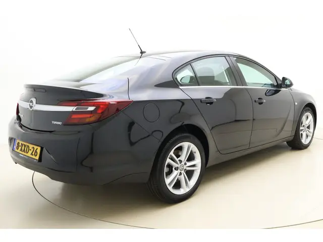 Opel Insignia 1.6 T Edition 2014 Benzine 2
