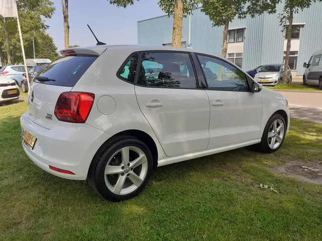 Volkswagen Polo 1.2 TSI Highline *Cruise*Navi* 2016 Benzine 7