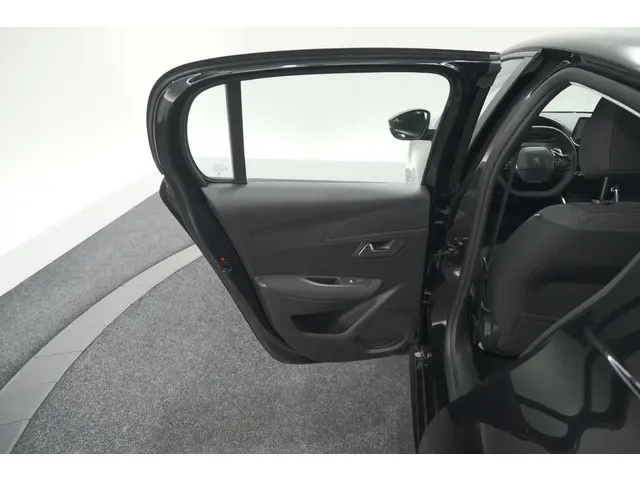 Peugeot 208 PureTech 100 EAT8 Active Pack 2023 Benzine 63