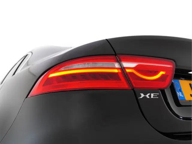 Jaguar XE 2.0 D Pure In-Control-Pack 2016 Diesel 24
