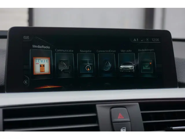 BMW 3 Serie 320i High Exec 2017 Benzine 35