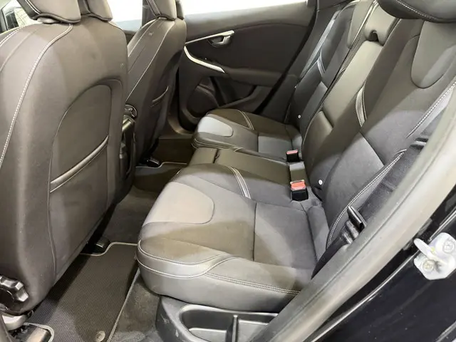 Volvo V40 V-40 1.6 T2 Momentum Navi 2014 Benzine 26