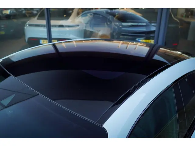 Porsche Taycan Performance 84 kWh 2021 Elektrisch 32