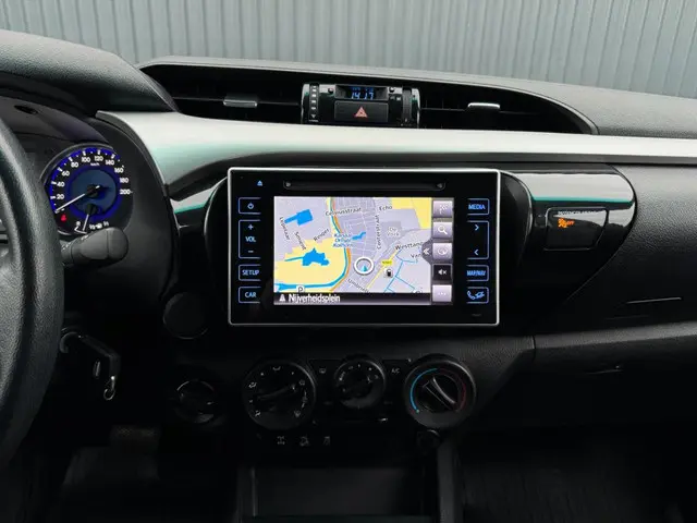 Toyota Hilux 2.4 D-4D-F Double Cab 2P NAP 2018 Diesel 11