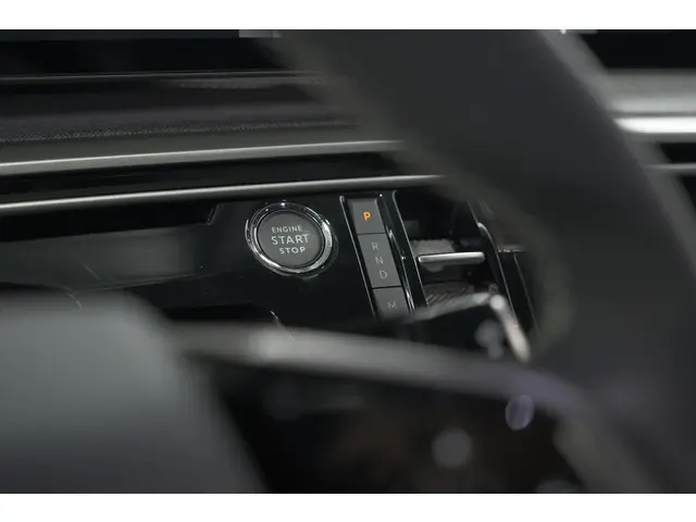 Peugeot 3008 1.2 Hybrid 145 GT 2025 Hybride Benzine 37