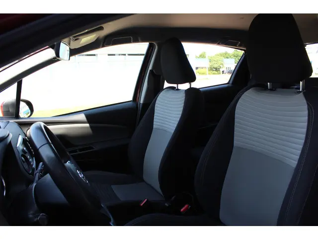 Toyota Yaris 1.5 Hybrid Energy Plus 2018 Hybride Benzine 8