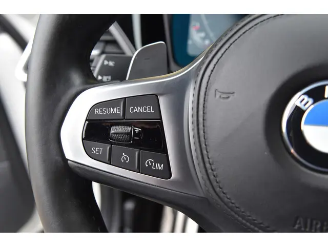 BMW 3 Serie 320i Executive Edition 2020 Benzine 23