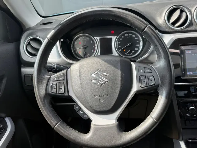 Suzuki Vitara 1.6 High Executive 2015 Benzine 18