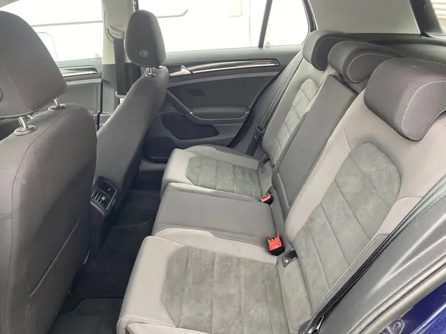 Volkswagen Golf 1.5 TSI Highline 2020 Benzine 8