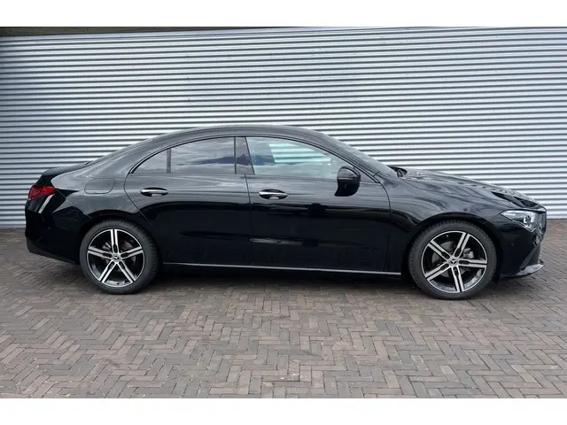 Mercedes-Benz CLA 180 Luxury Line 2023 Benzine 7
