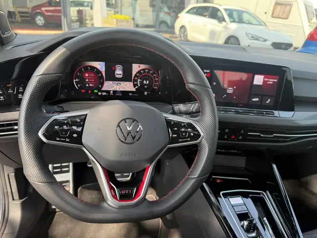 Volkswagen Golf 2.0 TSI GTI pano 2024 2024 Benzine 11