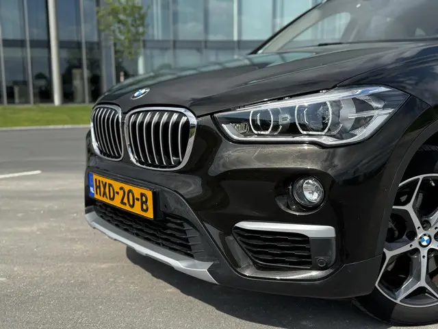 BMW X1 xDrive20i High Executive 2018 Benzine 23