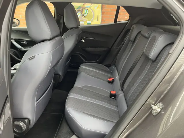 Peugeot 2008 PureTech 100 Allure 2021 Benzine 9
