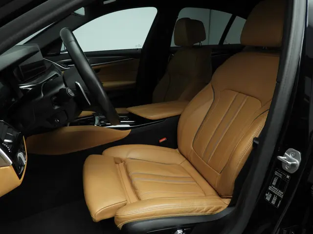BMW 5 Serie Sedan 540i 2021 Benzine 7