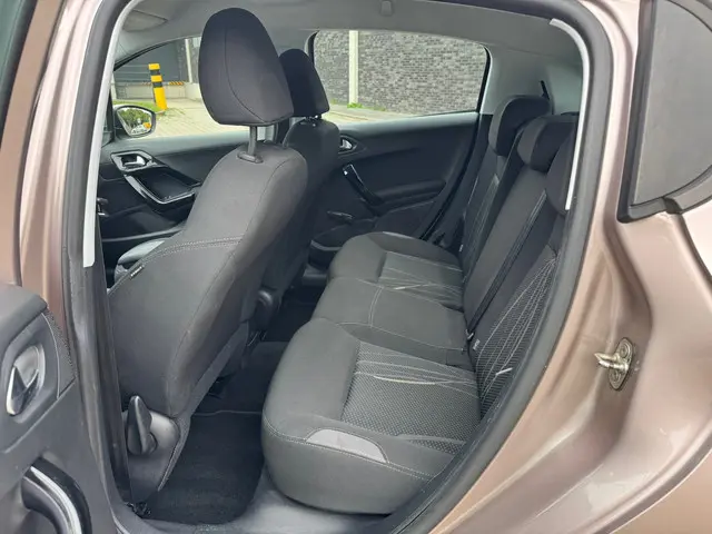 Peugeot 208 1.2 VTi Envy 2012 Benzine 9