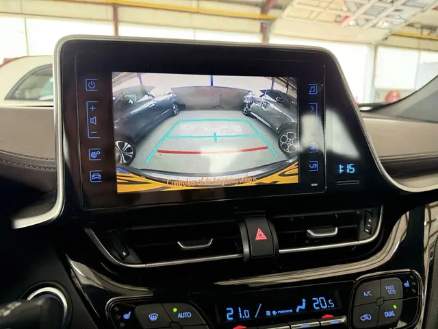 Toyota C-HR CH-R 1.8 Hybrid Executive 2017 Benzine 26