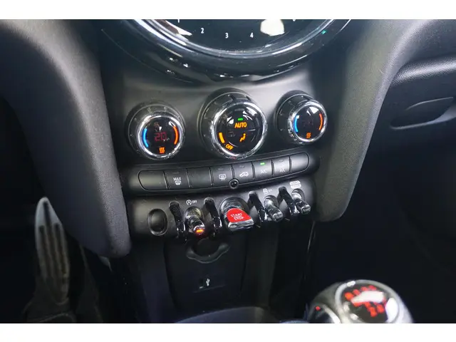 MINI 3-Deurs Cooper 2021 Benzine 16