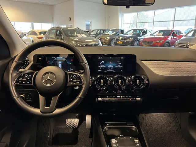 Mercedes-Benz GLA 180 2021 Benzine 12