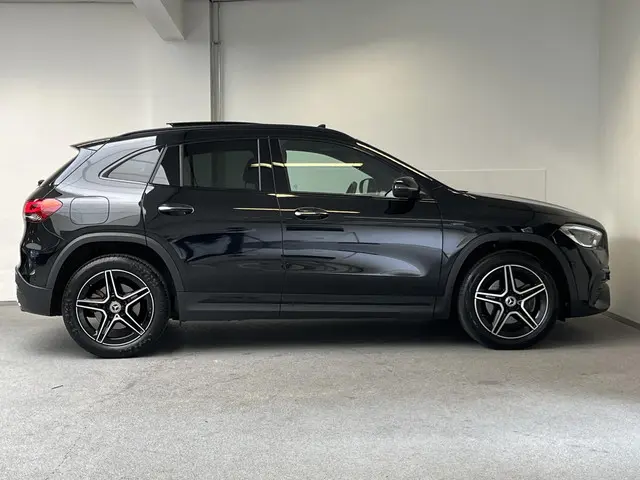 Mercedes-Benz GLA 250 e AMG Line 2020 Hybride Benzine 12