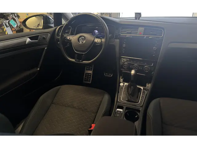 Volkswagen Golf 1.5 TSI Highline 2019 Benzine 16