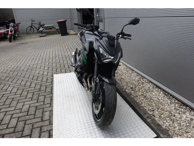 Kawasaki Z800 ABS 2016 Benzine 4