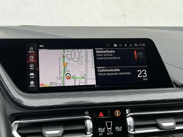 BMW 1 Serie 118i Executive Edition 2021 Benzine 19