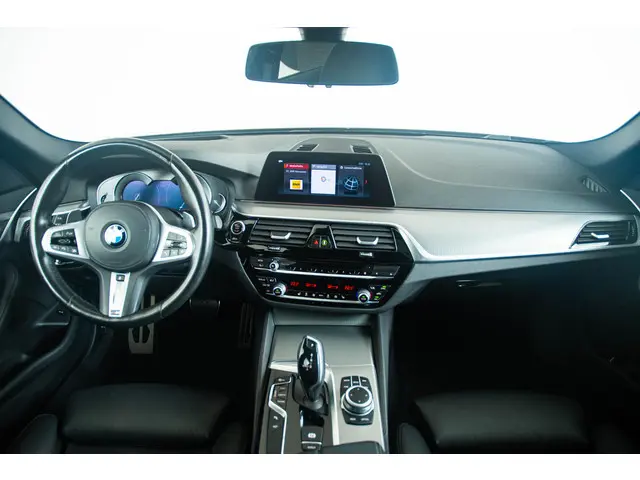 BMW 5 Serie 530d High Executive 2020 Diesel 17