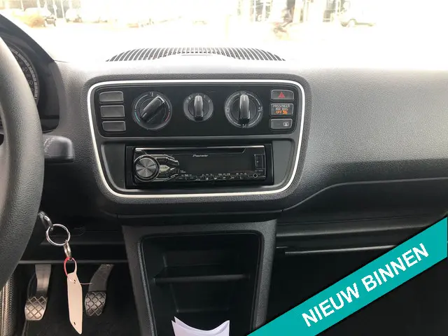 Volkswagen up! 1.0 cheer up! BlueMotion 2013 Benzine 9