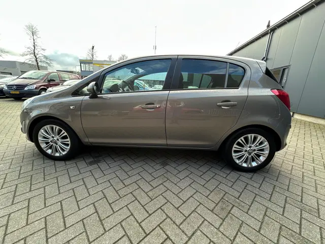 Opel Corsa 1.4-16V Cosmo 2012 Benzine 8