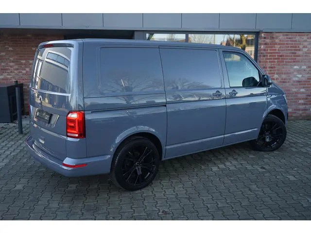 Volkswagen Transporter 2.0 TDI 2018 Diesel 17