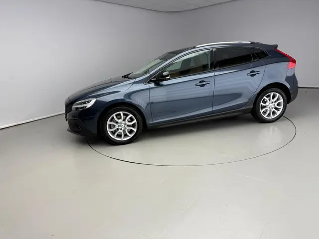 Volvo V40 3