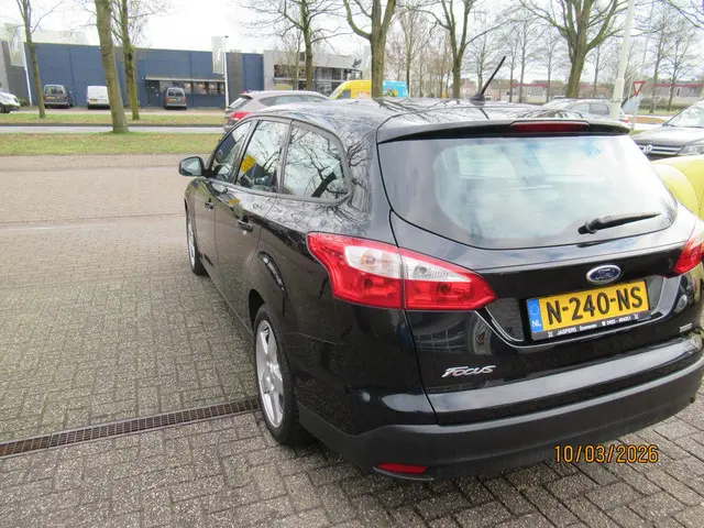 Ford Focus Wagon 1.0 EcoBoost Trend 2014 Benzine 4