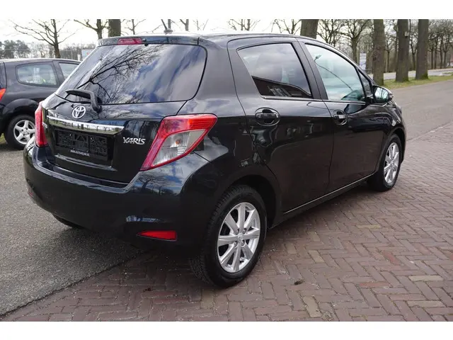 Toyota Yaris 1.3 VVT-i Aspiration 2014 Benzine 6