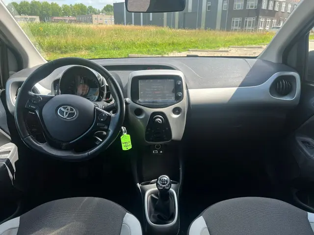 Toyota Aygo 1.0 VVT-i x-play 2017 Benzine 9