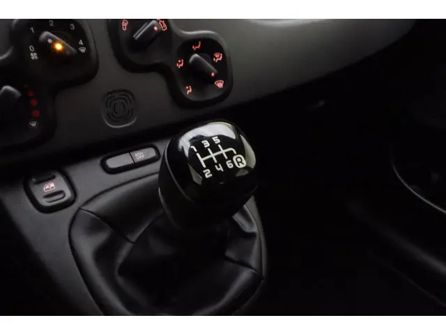 Fiat Panda 1.0 Hybrid City Life 2022 Benzine 23