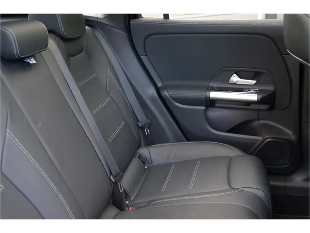 Mercedes-Benz GLA GLA 250 4M AMG Line 2020 Benzine 22