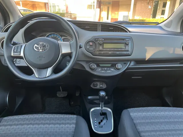 Toyota Yaris 1.5 Hybrid Now 2016 Hybride Benzine 10