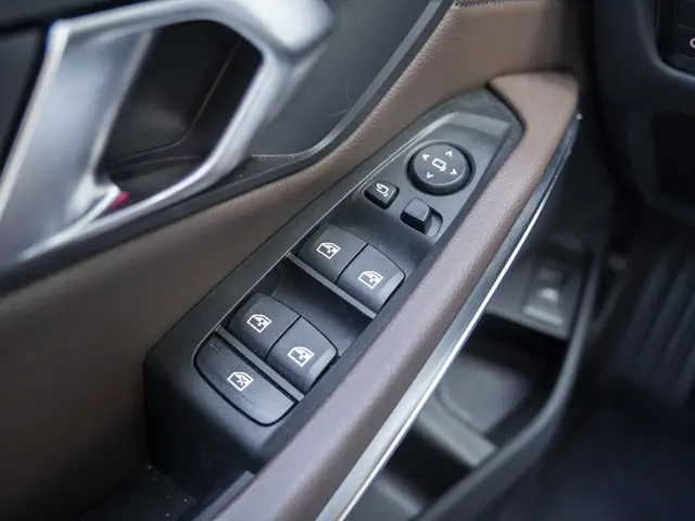 BMW 3 Serie Touring 320i 2025 Benzine 31