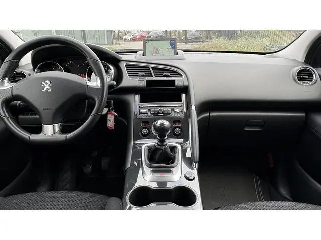 Peugeot 3008 1.2 PureTech Style 2015 Benzine 7