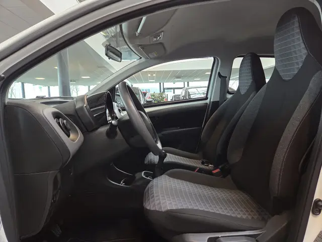 Peugeot 108 1.0 e-VTi Active 2021 Benzine 12